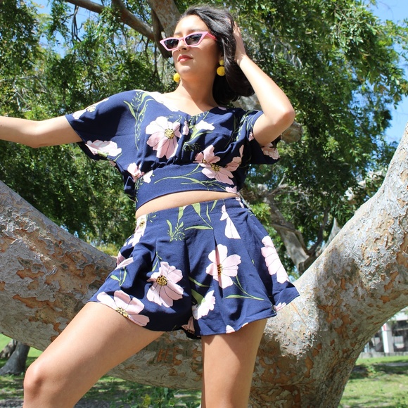 🚨END OF SUMMER SALE// 2 piece set - Picture 2 of 8